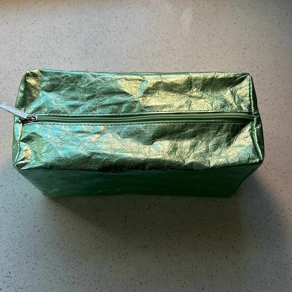 Clinique Exclusive holiday cosmetics bag